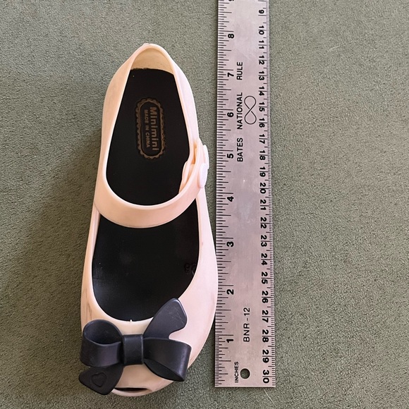 Girls Mini Mini brand tan flats with black bows - Picture 8 of 9